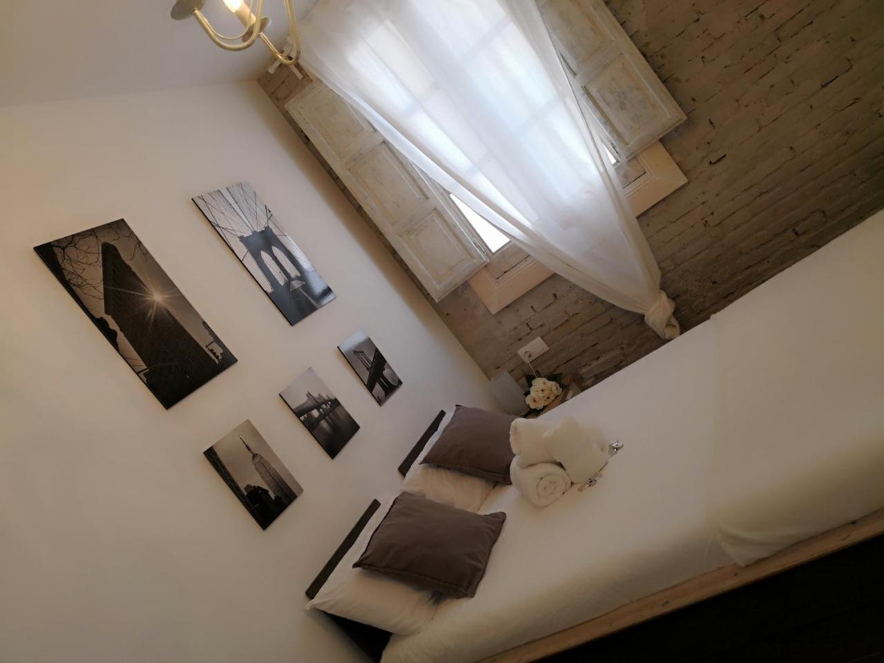 Suites By Eric Olsan Valencia Exterior photo