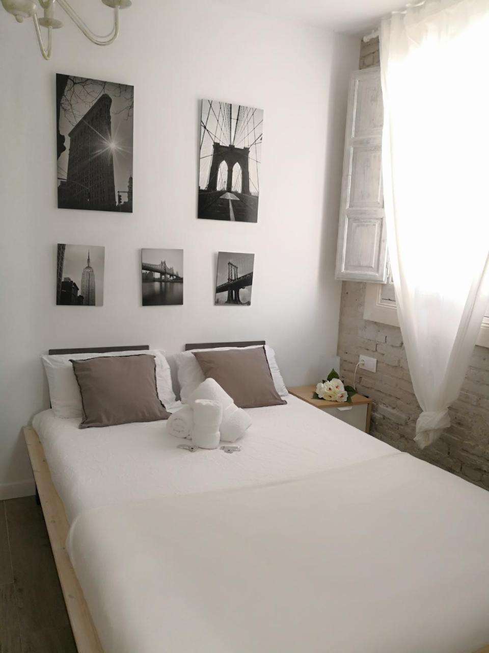 Suites By Eric Olsan Valencia Exterior photo